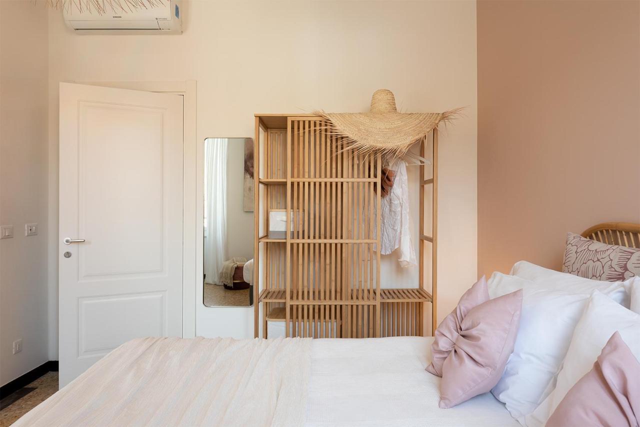 Ensemble Di Vayadu Guest house Alassio