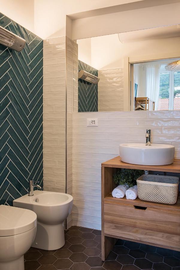Ensemble Di Vayadu Guest house Alassio