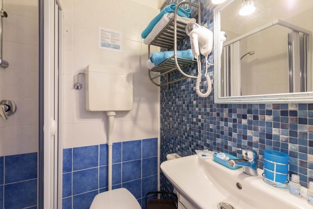 Ensemble Di Vayadu Guest house