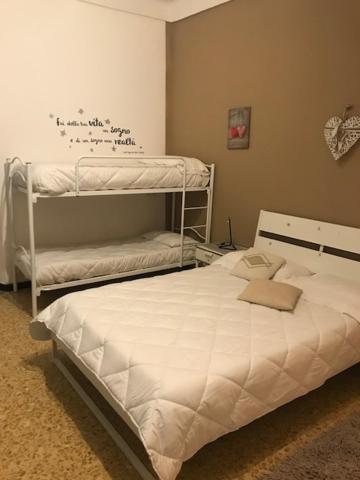 Ensemble Di Vayadu Guest house Alassio